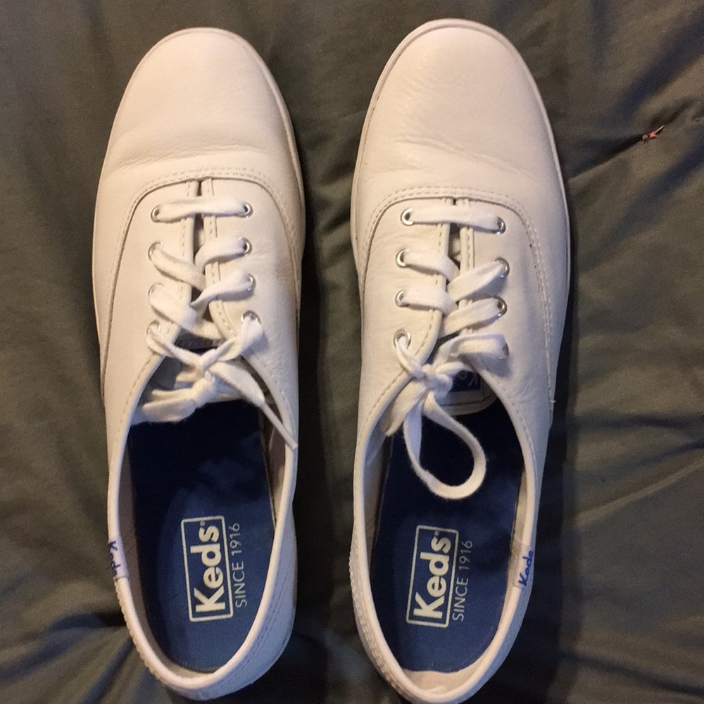 Women’s Keds Leather Shoes size 9